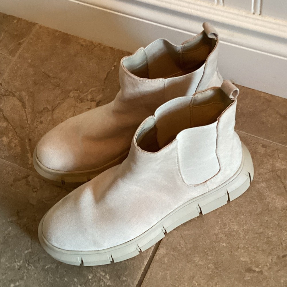 BP Light Cream Slip-On Boots